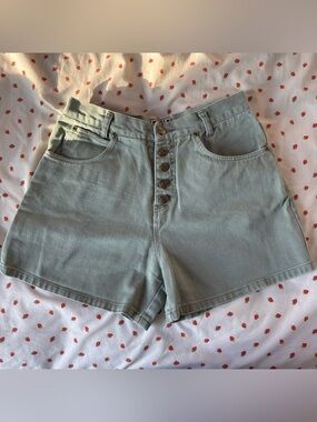 90’s High-Waist Button-Front Women’s Shorts in Sage Green
